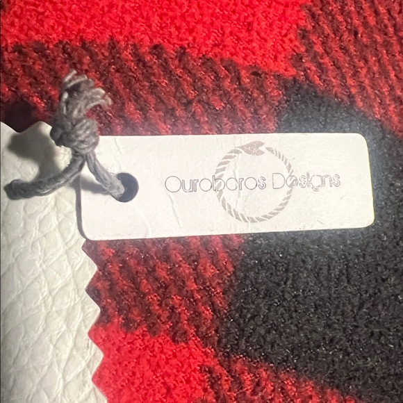 Shell and Gold Dangle Earrings - Picture 3 of 5